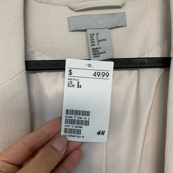 H&M Boyfriend Blazer Cream Colored with Ruched Sleeves - BRAND NEW - Picture 2 of 3